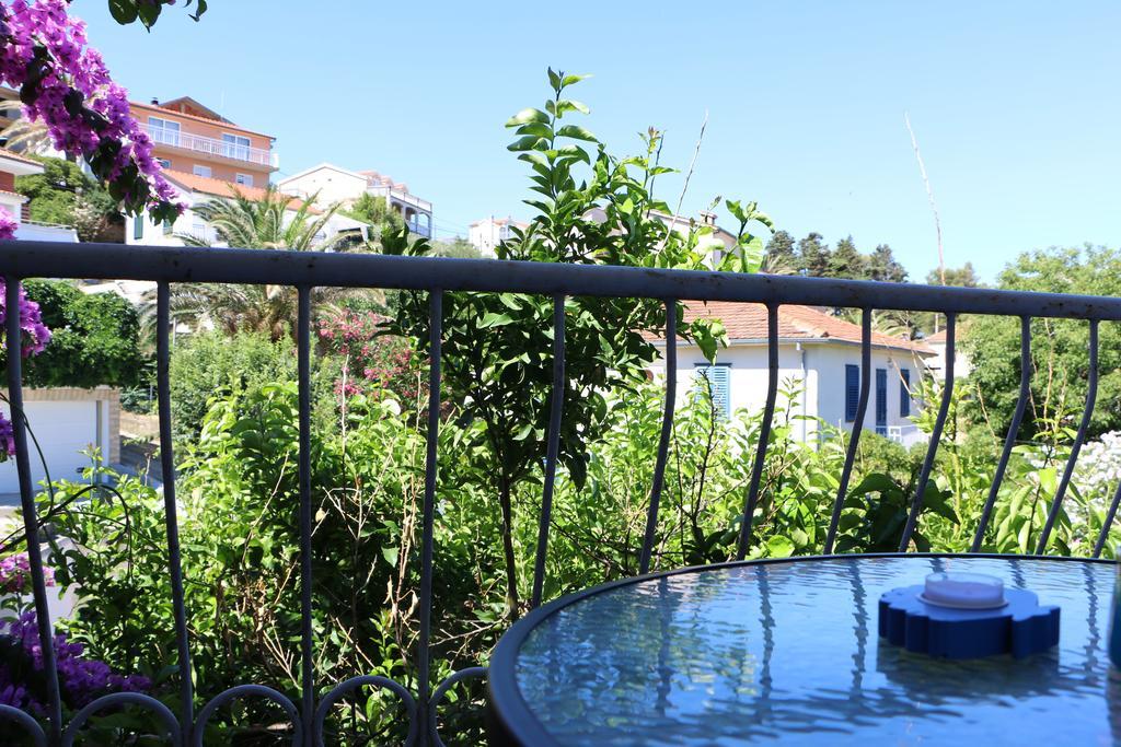 Apartments Milatic Jelsa  Exterior photo